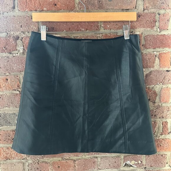 ARITZIA BABATON VEGAN LEATHER SKIRT- SIZE 8 BARELY WORN - Picture 3 of 3